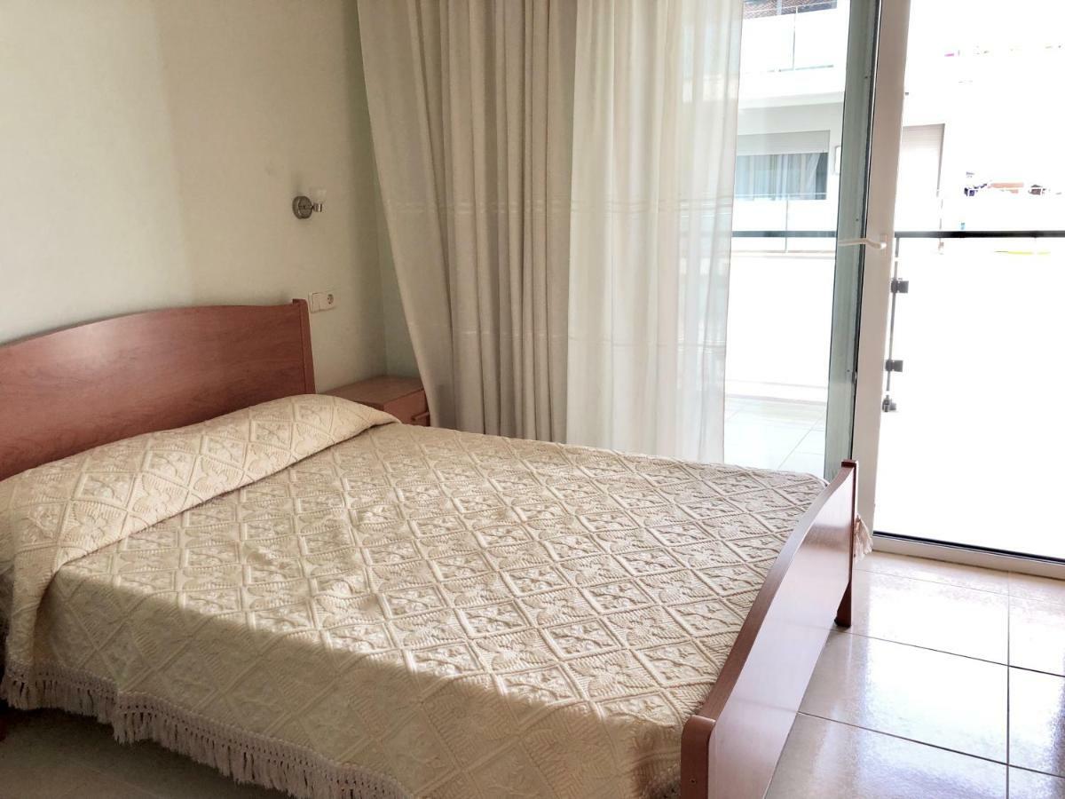 Apartamentos Benet Roses Exterior photo